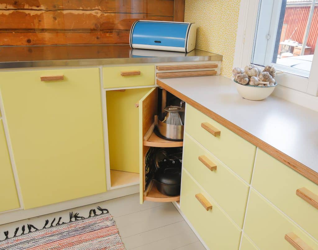 retrokeittiot kulmakarusellit keltainen keittio 1024x806